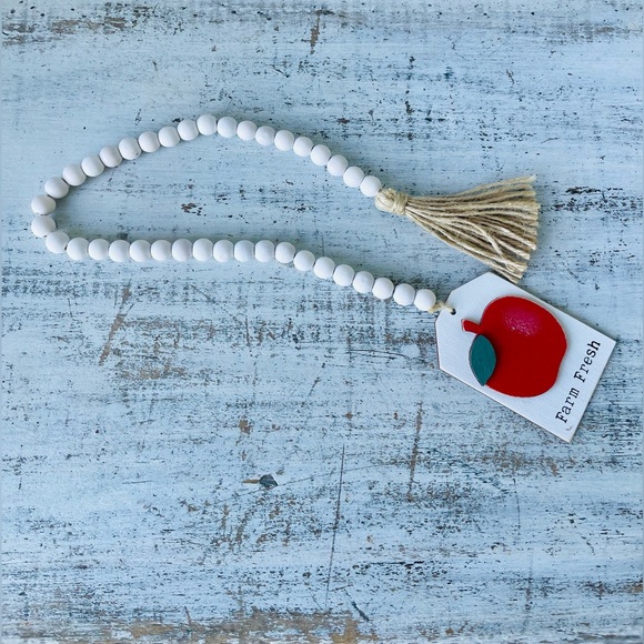 *White Beaded “Farm Fresh” Apple Tag Garland - Picture 8 of 13